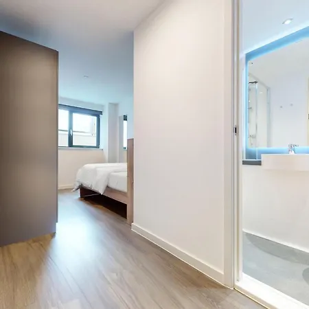Private Bedrooms With Shared Kitchen, Studios And Apartments At Canvas Wembley In Londres Exterior foto