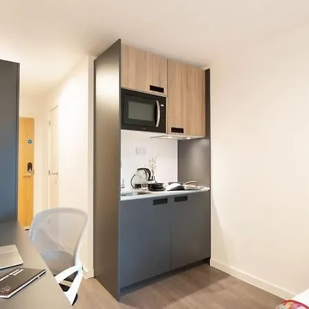 Private Bedrooms With Shared Kitchen, Studios And Apartments At Canvas Wembley In Londres Exterior foto