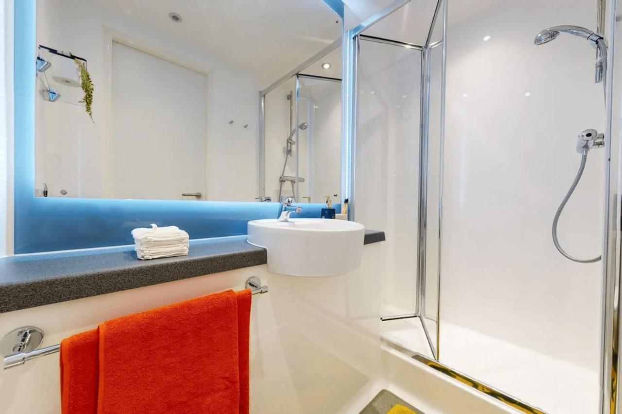 Apartment Private Bedrooms With Shared Kitchen, And At Canvas Wembley In