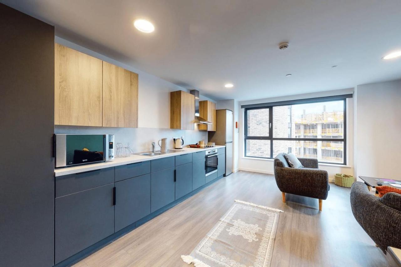 Private Bedrooms With Shared Kitchen, And At Canvas Wembley In Apartment *