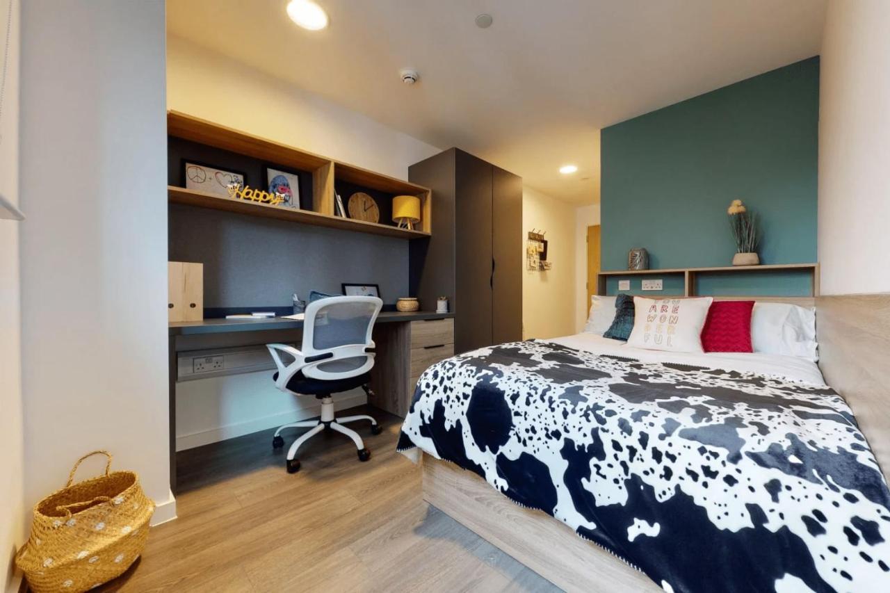 Apartment Private Bedrooms With Shared Kitchen, And At Canvas Wembley In *