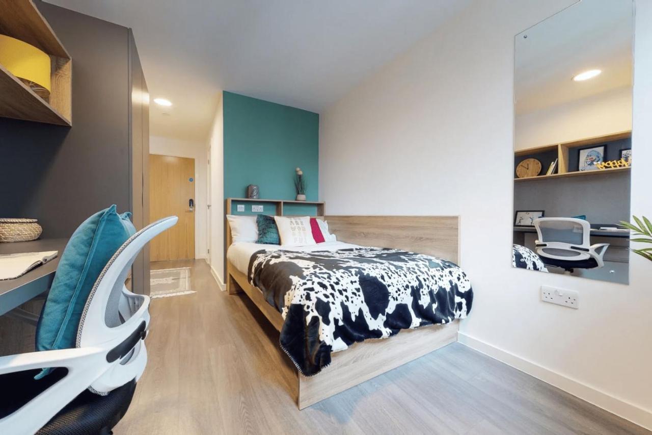 Apartment Private Bedrooms With Shared Kitchen, And At Canvas Wembley In London
