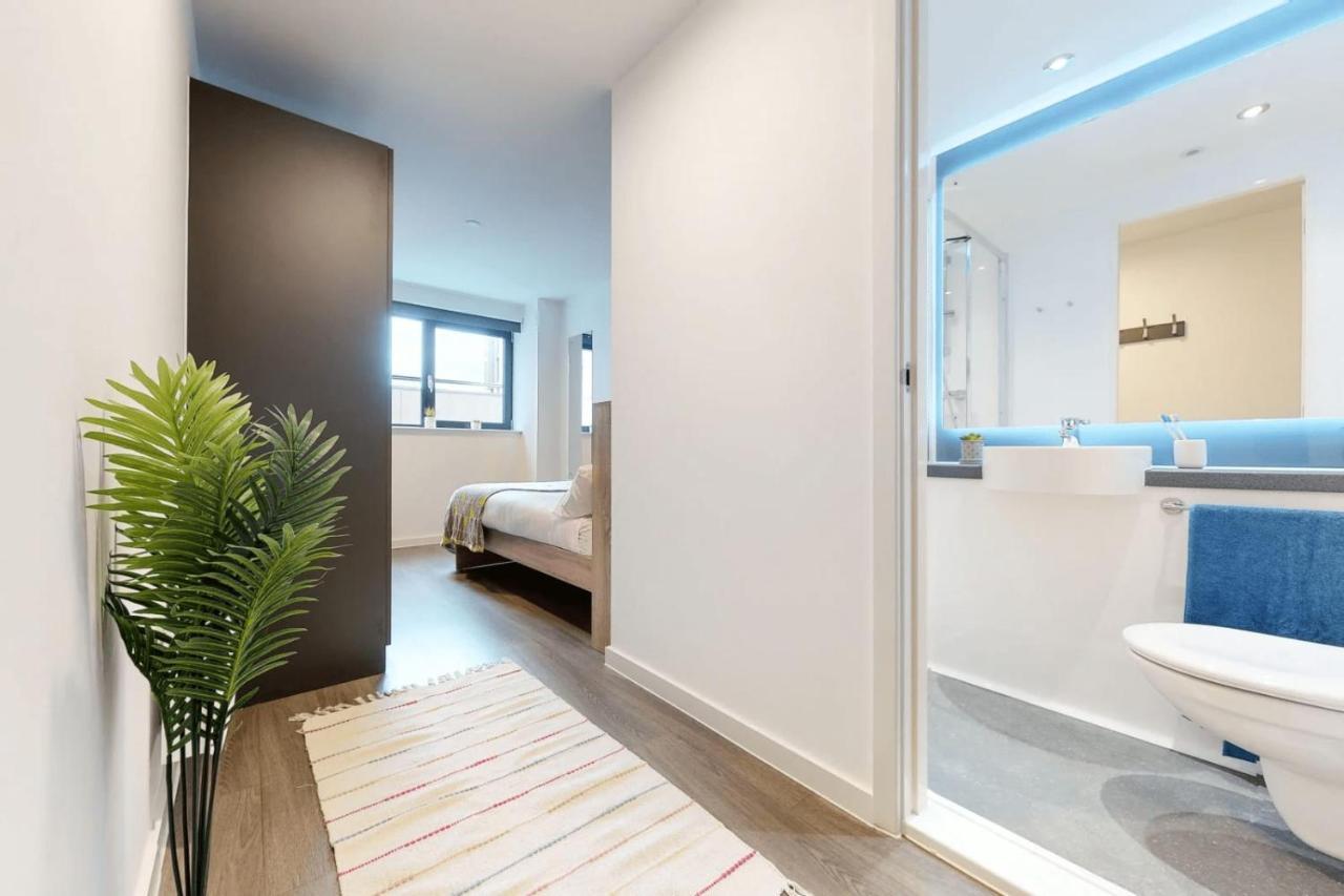 Private Bedrooms With Shared Kitchen, And At Canvas Wembley In Apartment