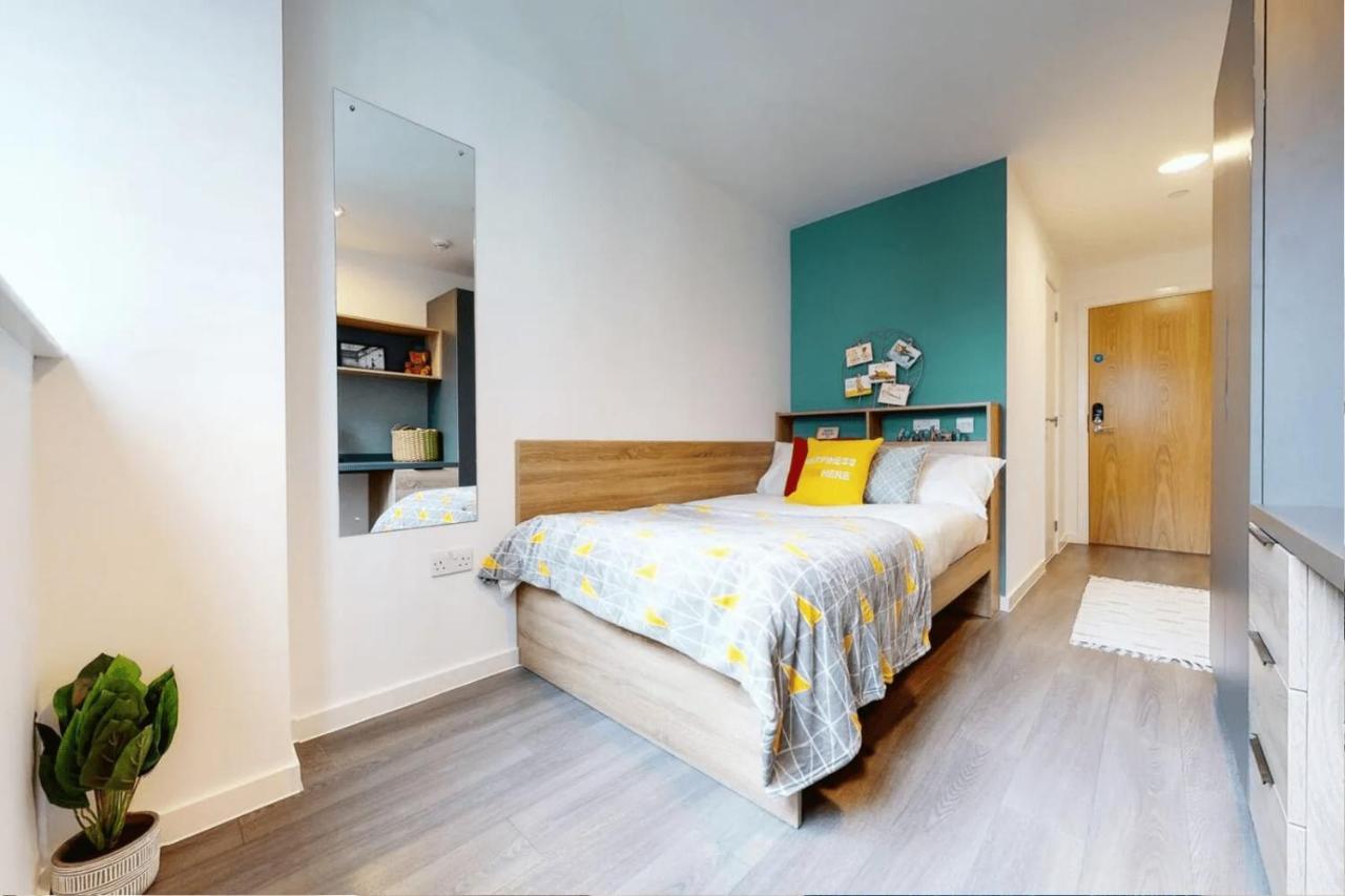 Apartment Private Bedrooms With Shared Kitchen, And At Canvas Wembley In London