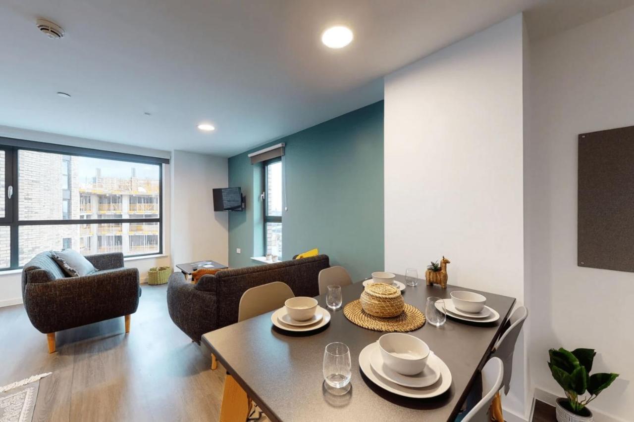Private Bedrooms With Shared Kitchen, And At Canvas Wembley In Apartment *