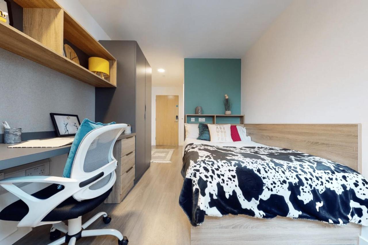 Private Bedrooms With Shared Kitchen, And At Canvas Wembley In Apartment *
