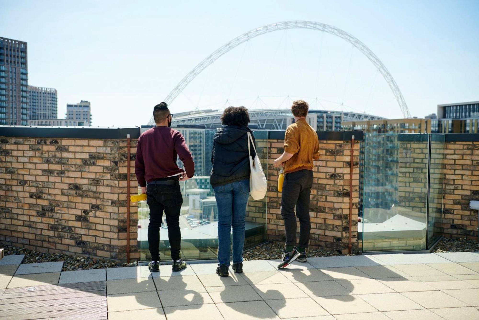 Private Bedrooms With Shared Kitchen, And At Canvas Wembley In Apartment
